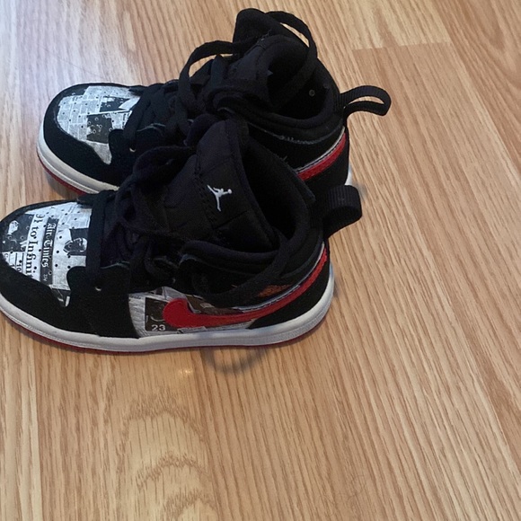 Jordan retro 1s - Picture 2 of 4